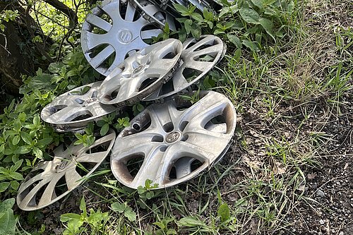 Abandoned wheel hub trim covers